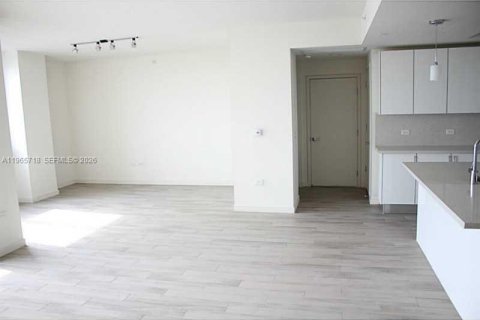 Condo in Miami, Florida, 2 bedrooms  № 2027372 - photo 8