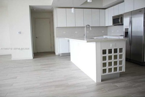 Condo in Miami, Florida, 2 bedrooms  № 2027372 - photo 7