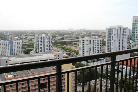 Condo in Miami, Florida, 2 bedrooms  № 2027372 - photo 20