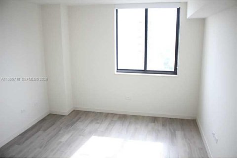 Condo in Miami, Florida, 2 bedrooms  № 2027372 - photo 16