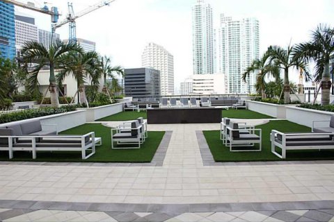 Condo in Miami, Florida, 2 bedrooms  № 2027372 - photo 29