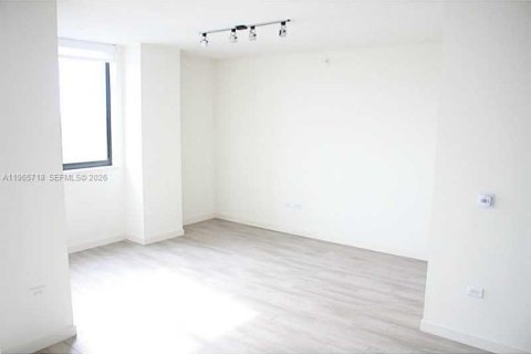 Condo in Miami, Florida, 2 bedrooms  № 2027372 - photo 19