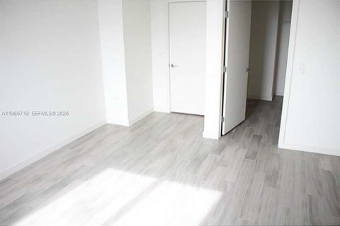 Condo in Miami, Florida, 2 bedrooms  № 2027372 - photo 17