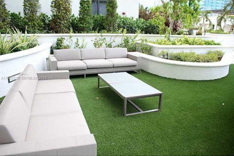 Condo in Miami, Florida, 2 bedrooms  № 2027372 - photo 28