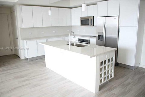 Condo in Miami, Florida, 2 bedrooms  № 2027372 - photo 3