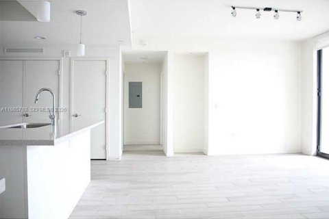 Condo in Miami, Florida, 2 bedrooms  № 2027372 - photo 10