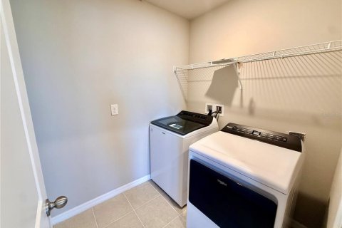 House in Parrish, Florida 4 bedrooms, 217.39 sq.m. № 2211973 - photo 26