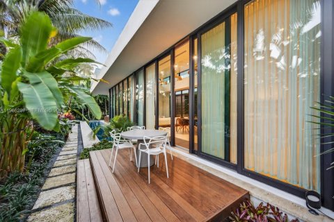Villa ou maison à vendre à Miami Beach, Floride: 6 chambres, 496.38 m2 № 2029415 - photo 14