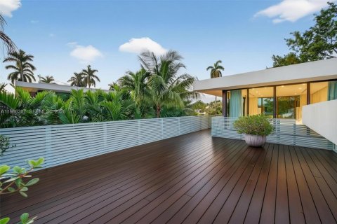 Villa ou maison à vendre à Miami Beach, Floride: 6 chambres, 496.38 m2 № 2029415 - photo 18