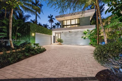 Villa ou maison à vendre à Miami Beach, Floride: 6 chambres, 496.38 m2 № 2029415 - photo 2