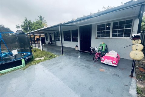 Villa ou maison à vendre à Miami, Floride: 5 chambres, 154.4 m2 № 1897816 - photo 24