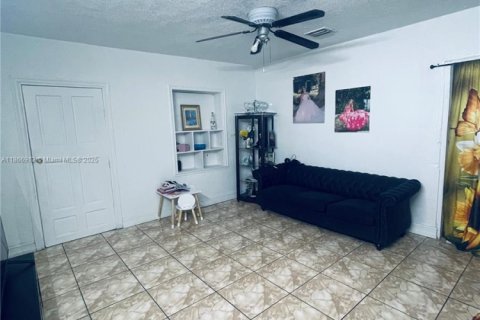 Villa ou maison à vendre à Miami, Floride: 5 chambres, 154.4 m2 № 1897816 - photo 8