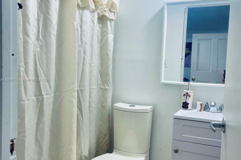 Villa ou maison à vendre à Miami, Floride: 5 chambres, 154.4 m2 № 1897816 - photo 19