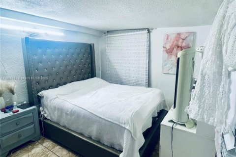 Villa ou maison à vendre à Miami, Floride: 5 chambres, 154.4 m2 № 1897816 - photo 13