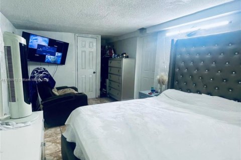 Villa ou maison à vendre à Miami, Floride: 5 chambres, 154.4 m2 № 1897816 - photo 14