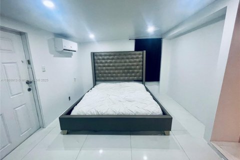 Villa ou maison à vendre à Miami, Floride: 5 chambres, 154.4 m2 № 1897816 - photo 5