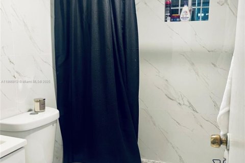 Villa ou maison à vendre à Miami, Floride: 5 chambres, 154.4 m2 № 1897816 - photo 7