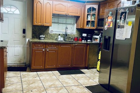 Villa ou maison à vendre à Miami, Floride: 5 chambres, 154.4 m2 № 1897816 - photo 12