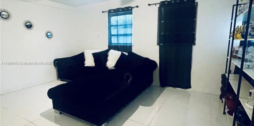 Villa ou maison à Miami, Floride 5 chambres, 154.4 m2 № 1897816