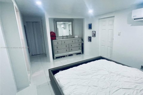 Villa ou maison à vendre à Miami, Floride: 5 chambres, 154.4 m2 № 1897816 - photo 6