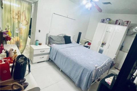 Villa ou maison à vendre à Miami, Floride: 5 chambres, 154.4 m2 № 1897816 - photo 16