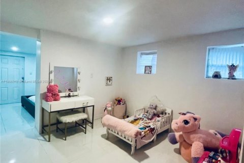 Villa ou maison à vendre à Miami, Floride: 5 chambres, 154.4 m2 № 1897816 - photo 3