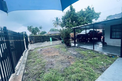 Villa ou maison à vendre à Miami, Floride: 5 chambres, 154.4 m2 № 1897816 - photo 20