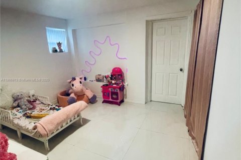 Villa ou maison à vendre à Miami, Floride: 5 chambres, 154.4 m2 № 1897816 - photo 4