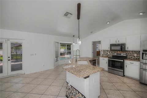 House in Lehigh Acres, Florida 3 bedrooms, 120.77 sq.m. № 2092904 - photo 5