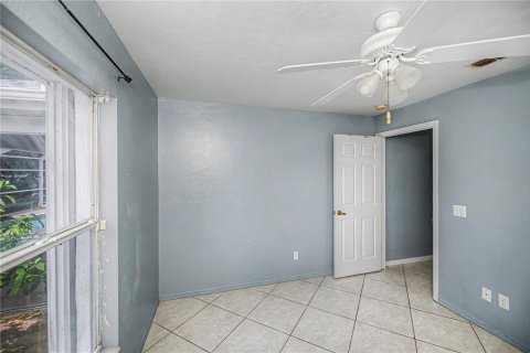 House in Lehigh Acres, Florida 3 bedrooms, 120.77 sq.m. № 2092904 - photo 14