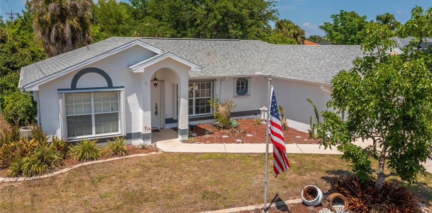 House in Lehigh Acres, Florida 3 bedrooms, 120.77 sq.m. № 2092904