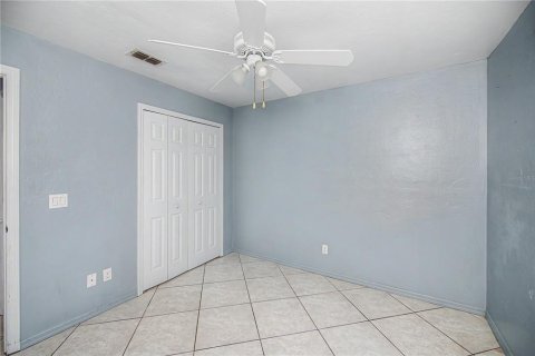 House in Lehigh Acres, Florida 3 bedrooms, 120.77 sq.m. № 2092904 - photo 13