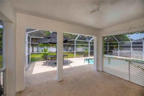 House in Lehigh Acres, Florida 3 bedrooms, 120.77 sq.m. № 2092904 - photo 26
