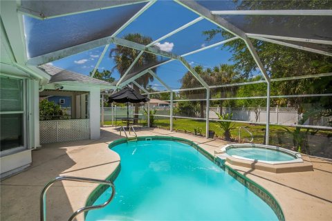 House in Lehigh Acres, Florida 3 bedrooms, 120.77 sq.m. № 2092904 - photo 3