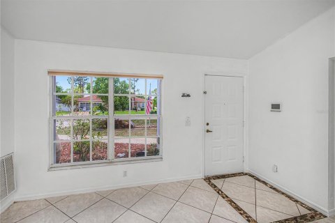 House in Lehigh Acres, Florida 3 bedrooms, 120.77 sq.m. № 2092904 - photo 9