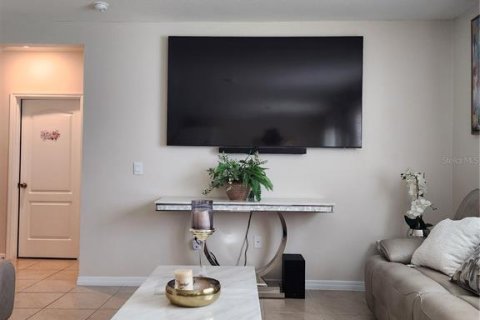 Casa en alquiler en Haines City, Florida, 5 dormitorios, 248.42 m2 № 1801812 - foto 4