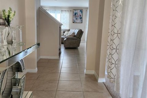 Casa en alquiler en Haines City, Florida, 5 dormitorios, 248.42 m2 № 1801812 - foto 2