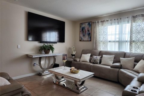 Casa en alquiler en Haines City, Florida, 5 dormitorios, 248.42 m2 № 1801812 - foto 6