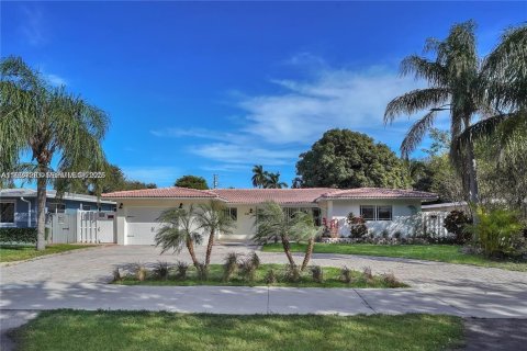 Casa en venta en Pompano Beach, Florida, 5 dormitorios, 200.58 m2 № 1982210 - foto 2