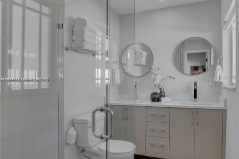 Casa en venta en Pompano Beach, Florida, 5 dormitorios, 200.58 m2 № 1982210 - foto 24