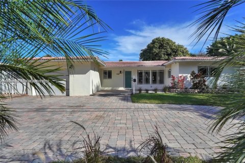 Casa en venta en Pompano Beach, Florida, 5 dormitorios, 200.58 m2 № 1982210 - foto 1