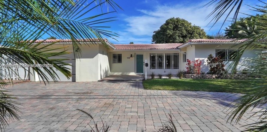 Casa en Pompano Beach, Florida 5 dormitorios, 200.58 m2 № 1982210