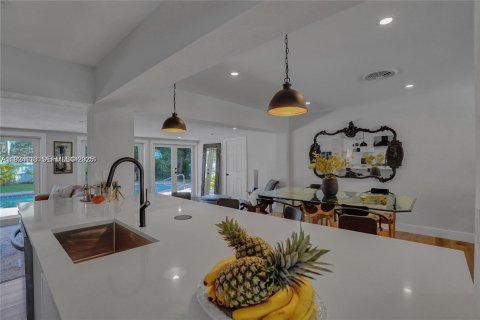Casa en venta en Pompano Beach, Florida, 5 dormitorios, 200.58 m2 № 1982210 - foto 9