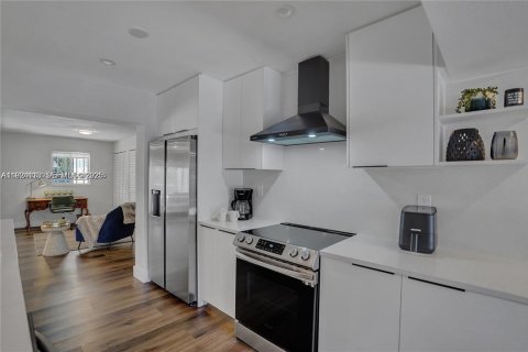 Casa en venta en Pompano Beach, Florida, 5 dormitorios, 200.58 m2 № 1982210 - foto 13