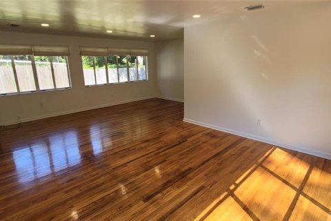 House in Gainesville, Florida 4 bedrooms, 148.18 sq.m. № 1901642 - photo 5