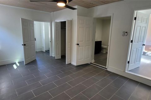 House in Gainesville, Florida 4 bedrooms, 148.18 sq.m. № 1901642 - photo 13