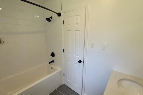House in Gainesville, Florida 4 bedrooms, 148.18 sq.m. № 1901642 - photo 24