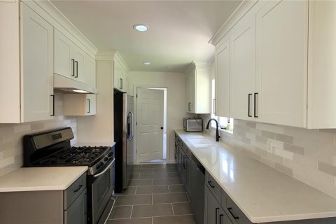 House in Gainesville, Florida 4 bedrooms, 148.18 sq.m. № 1901642 - photo 7