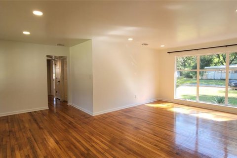 House in Gainesville, Florida 4 bedrooms, 148.18 sq.m. № 1901642 - photo 6