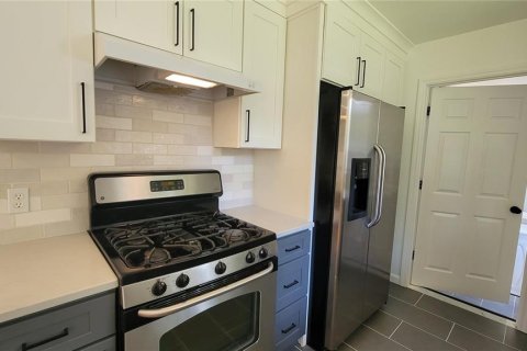 House in Gainesville, Florida 4 bedrooms, 148.18 sq.m. № 1901642 - photo 9